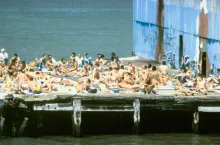 © Frank Hallam, En Masse. Sunner Seen from Pier 45 (1982)